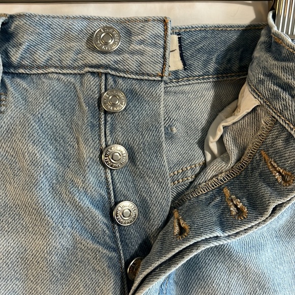 Women’s We The Free Distressed Denim Shorts…size 26 - Picture 3 of 4